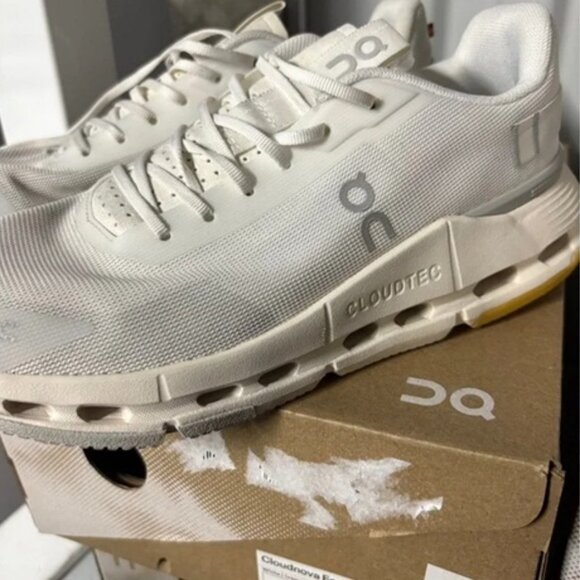 On Cloud Women’s Sneakers Cloudnova Form 2 SZ 8.5 B FLOOR SAMPLE - Picture 1 of 4